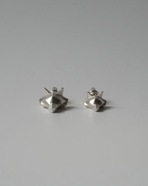 Wolf earrings – Grayscale